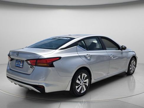 Used 2024 Nissan Altima 2.5 S FWD image 7