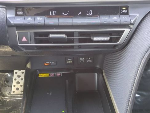 Used 2025 Toyota Camry SE FWD image 19