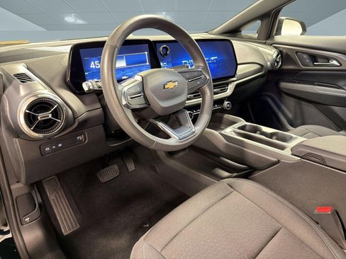 Used 2025 Chevrolet Equinox EV LT FWD image 4