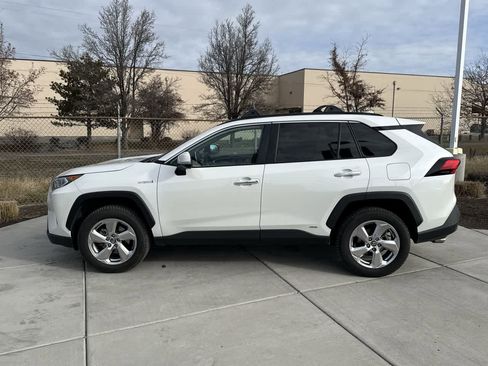 Used 2019 Toyota RAV4 Limited image 2