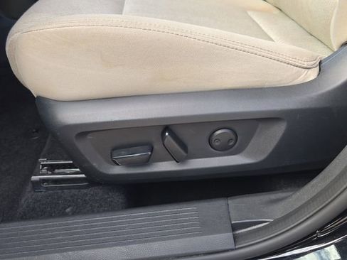 Certified 2025 Nissan Rogue SV FWD image 21