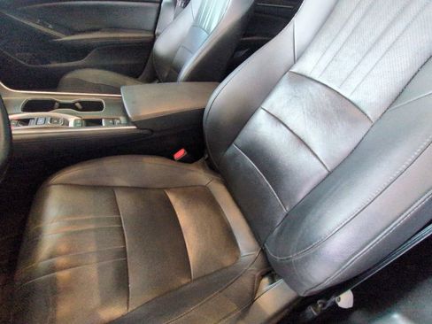 Used 2021 Honda Accord Touring image 11