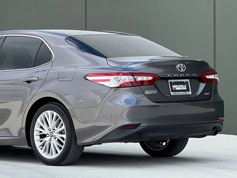 Used 2018 Toyota Camry XLE FWD image 9