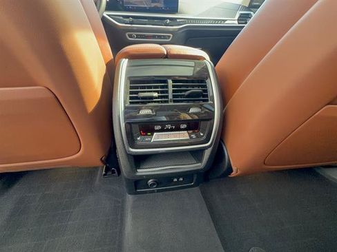 Used 2023 BMW X7 xDrive40i w/ Premium Package AWD/4WD image 32