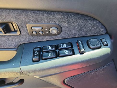 Used 2001 Chevrolet Silverado 2500 LT w/ Off-Road Skid Plate Pkg AWD/4WD image 17