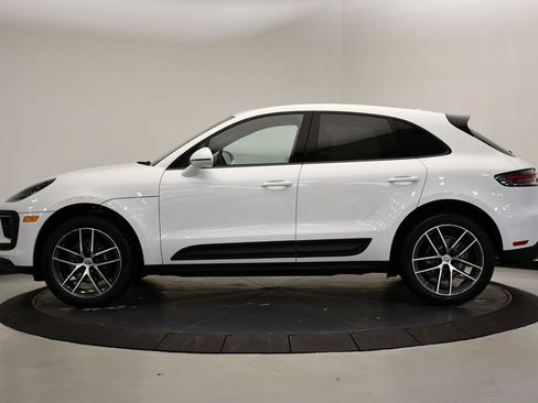 Certified 2026 Porsche Macan AWD/4WD image 2