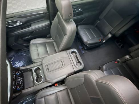 Used 2022 Chevrolet Suburban RST w/ Luxury Package image 23