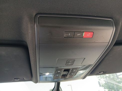 Used 2023 Volkswagen Atlas Cross Sport SE w/ Panoramic Sunroof Package FWD image 18