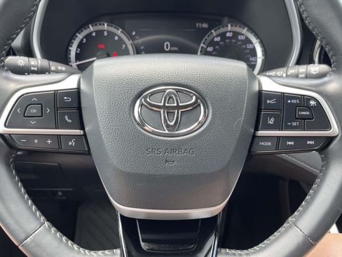 Used 2024 Toyota Highlander XSE FWD image 25