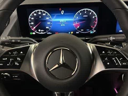 Used 2025 Mercedes-Benz GLA 250 4MATIC image 16