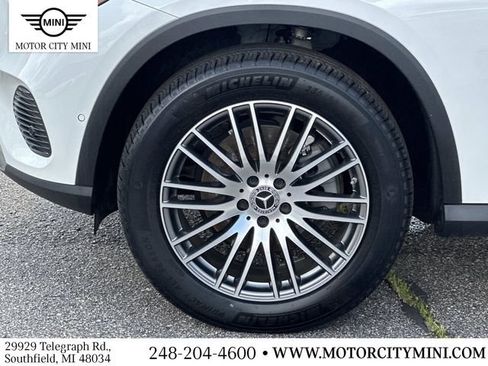 Used 2025 Mercedes-Benz GLC 300 4MATIC image 11