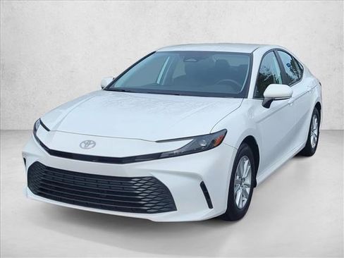 Certified 2025 Toyota Camry LE image 1