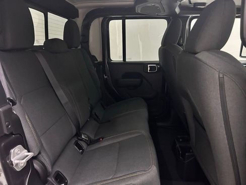 New 2025 Jeep Gladiator Sport image 15