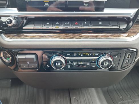 Certified 2025 GMC Sierra 1500 SLE image 19