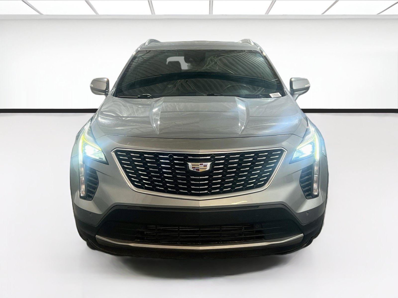Used 2023 Cadillac XT4 Premium Luxury FWD image 2