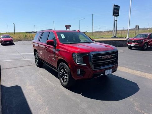 Used 2023 GMC Yukon AT4 w/ AT4 Premium Package image 4