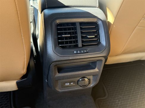 Used 2022 Volkswagen Tiguan SE image 23
