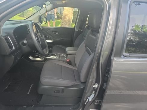 Certified 2023 Nissan Frontier SV w/ SV Convenience Package RWD image 3