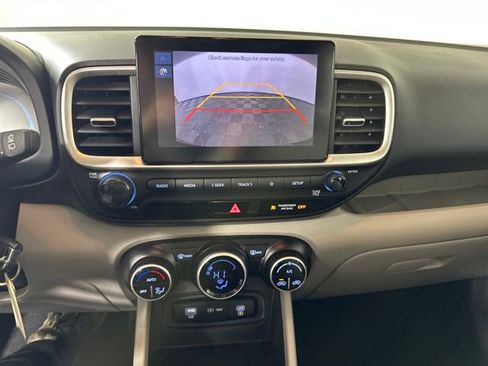 Certified 2023 Hyundai Venue SEL image 22