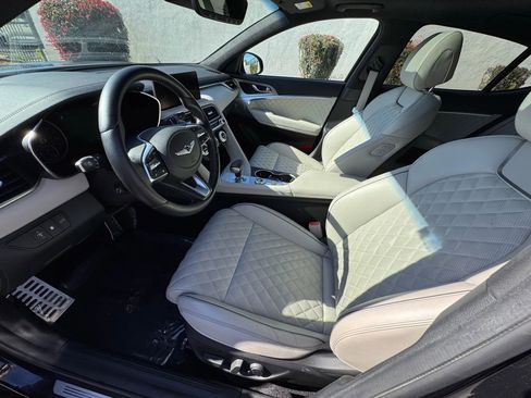 Used 2022 Genesis G70 3.3T image 10