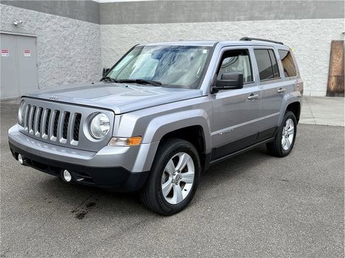Used 2017 Jeep Patriot Latitude image 1