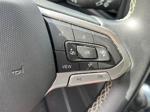 Used 2021 Volkswagen Atlas Cross Sport SE w/ Panoramic Sunroof Package image 33