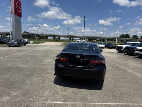 Used 2022 Toyota Camry SE FWD image 21