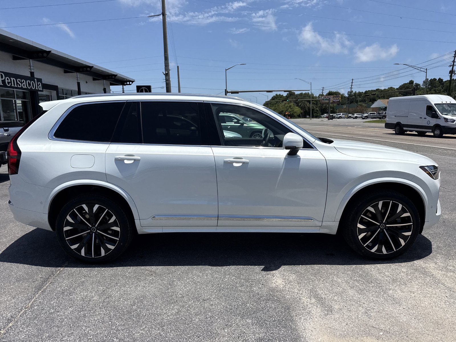 New 2026 Volvo XC90 T8 Plus w/ Protection Package Premier AWD/4WD image 6