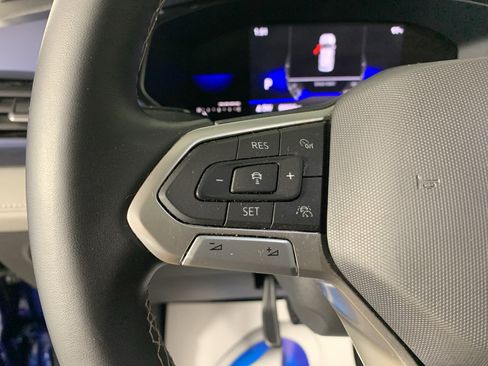 Used 2023 Volkswagen Taos SE w/ Panoramic Sunroof Package FWD image 18