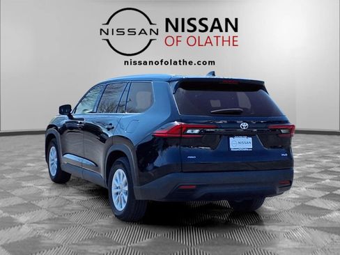 Used 2025 Toyota Grand Highlander AWD image 3