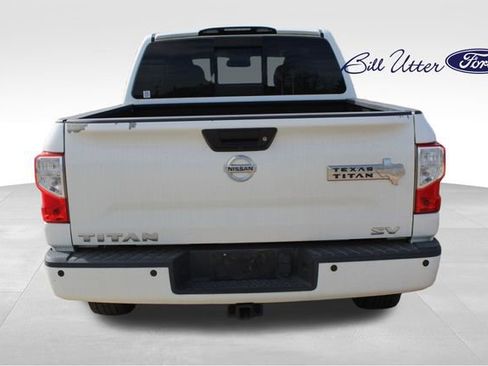 Used 2017 Nissan Titan SV image 6