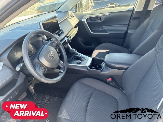 Used 2025 Toyota RAV4 LE AWD/4WD image 5