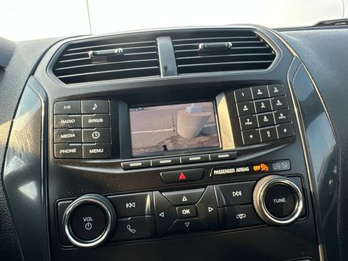 Used 2018 Ford Explorer XLT AWD/4WD image 64