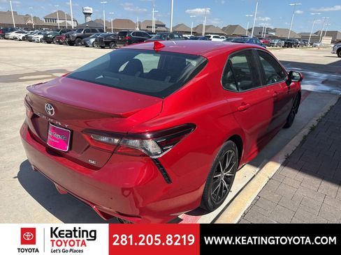 Certified 2021 Toyota Camry SE image 8