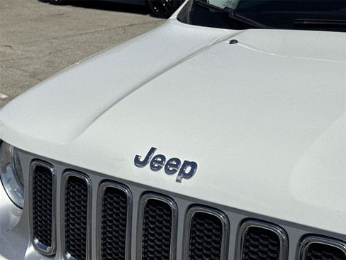 Used 2016 Jeep Renegade Limited AWD/4WD image 10