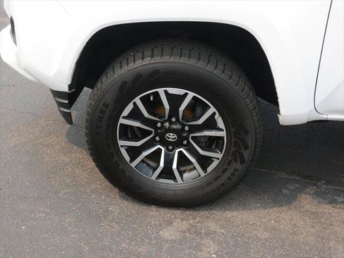 Certified 2020 Toyota Tacoma TRD Sport AWD/4WD image 8
