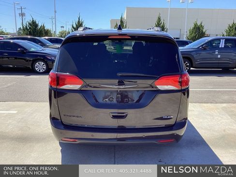 Used 2018 Chrysler Pacifica Touring-L Plus image 7
