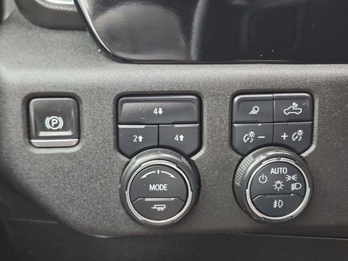 Used 2024 Chevrolet Silverado 2500 LT image 24