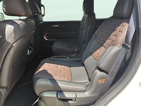 New 2025 Nissan Armada Platinum w/ Convenience Package image 8