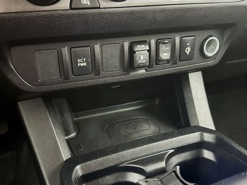 Used 2018 Toyota Tacoma TRD Sport AWD/4WD image 20