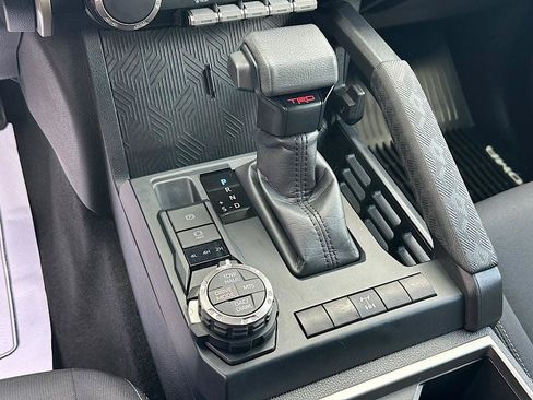 Certified 2024 Toyota Tacoma TRD Off-Road AWD/4WD image 24