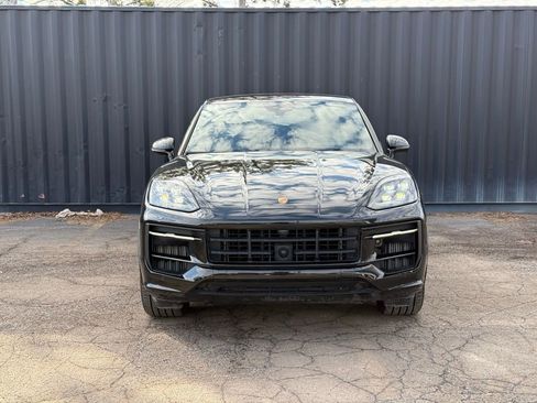 Used 2025 Porsche Cayenne GTS image 5