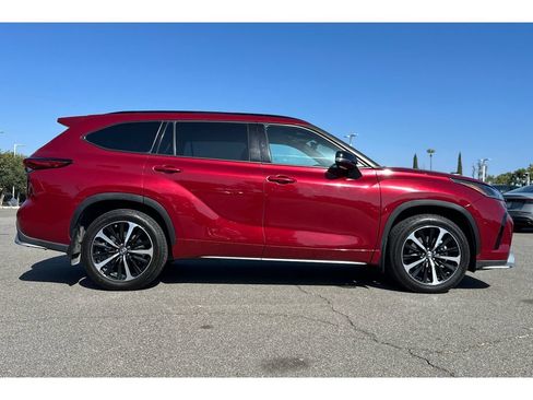Used 2021 Toyota Highlander XSE FWD image 7