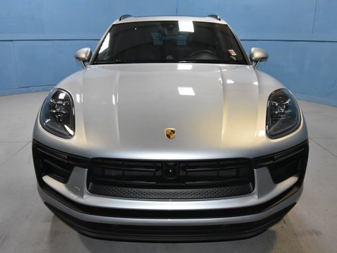Certified 2026 Porsche Macan AWD/4WD image 24