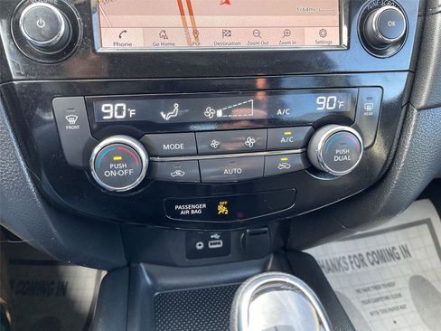 Used 2018 Nissan Rogue SV w/ Premium Package image 20