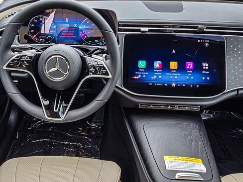 New 2026 Mercedes-Benz E 350 4MATIC Sedan image 31
