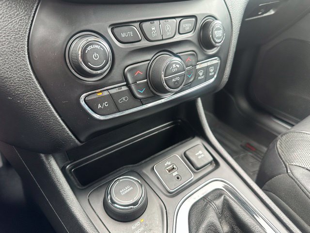 Used 2019 Jeep Cherokee Limited AWD/4WD image 27
