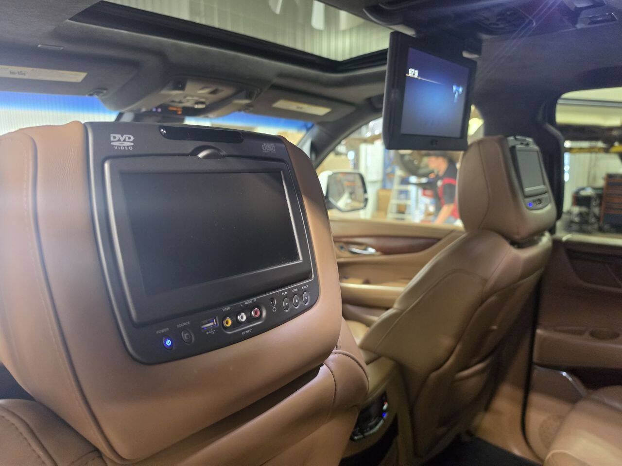 Used 2017 Cadillac Escalade Platinum AWD/4WD image 26