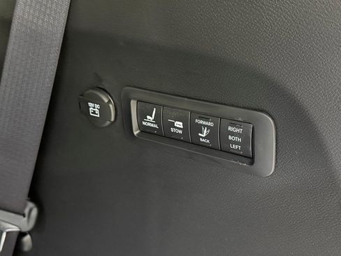 New 2026 Chrysler Pacifica Pinnacle w/ Trailer Tow Group image 10