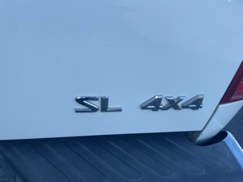 Used 2019 Nissan Frontier SL image 8